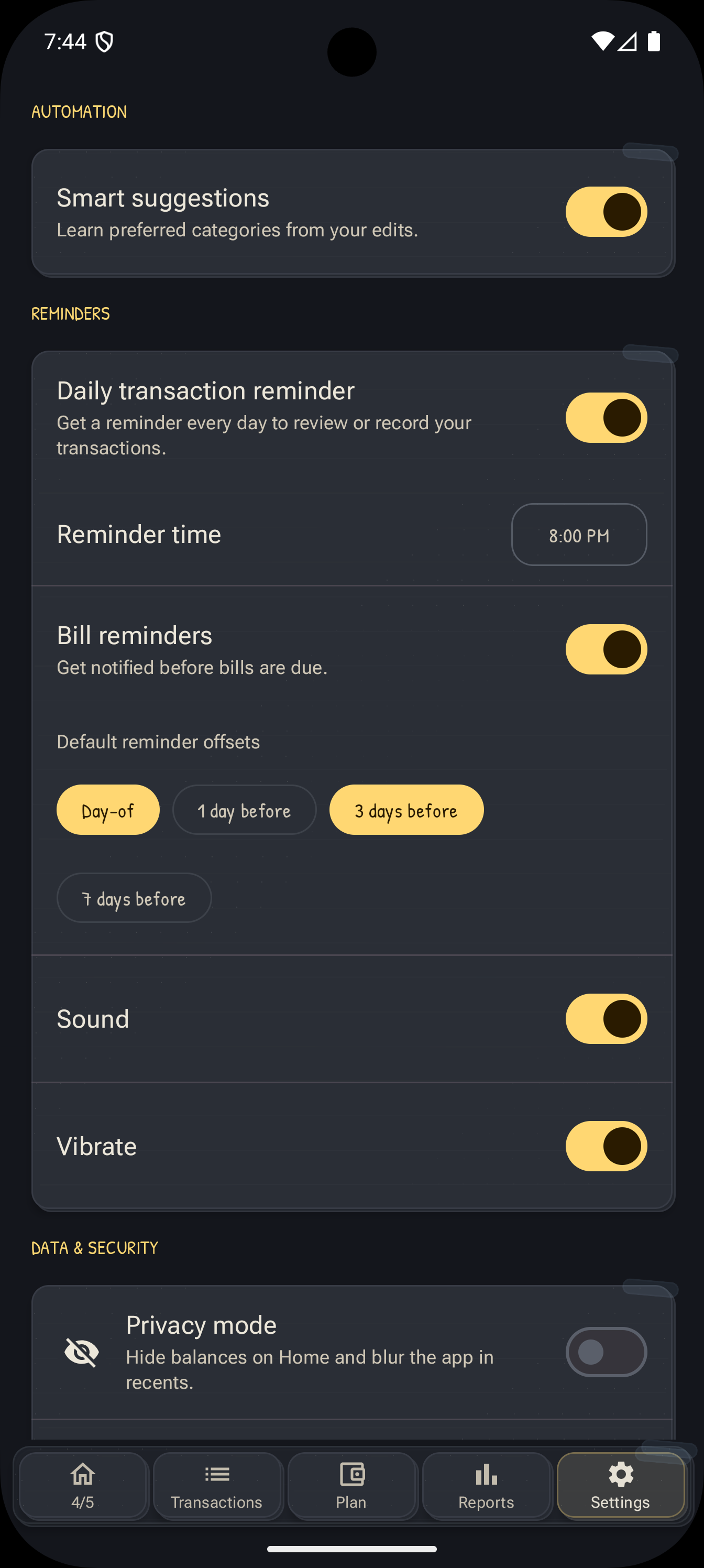 MoneyManager settings screen with smart suggestions, daily transaction reminders, bill reminder offsets, and privacy mode
